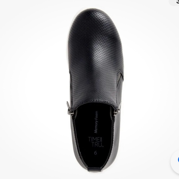 Time and Tru Women’s Memory Foam Wedge Black Sneaker Bootie Size 8.5 NEW - Picture 3 of 12